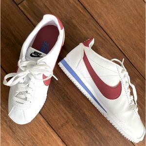Women’s Nike Sneaker
